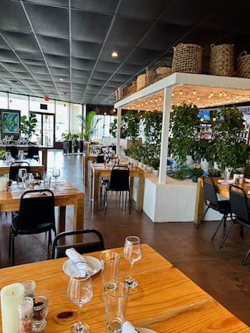 GreenLettuce-Interior-MainDining-001